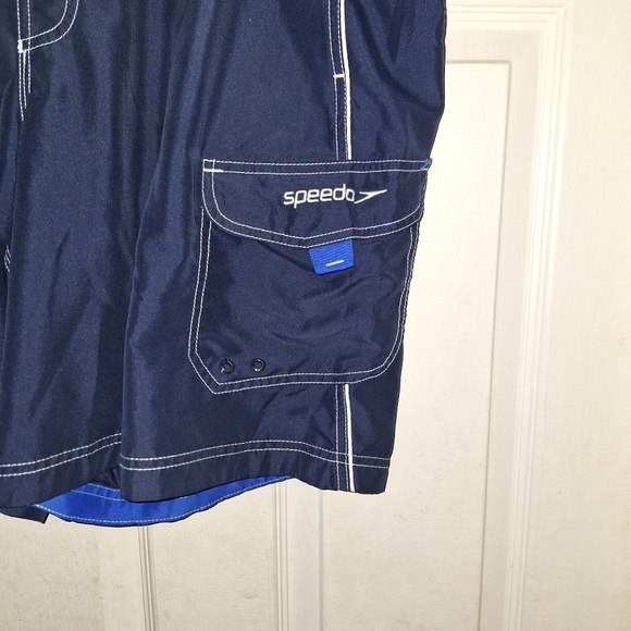 Speedo swimming trunks size large - Picture 4 of 6